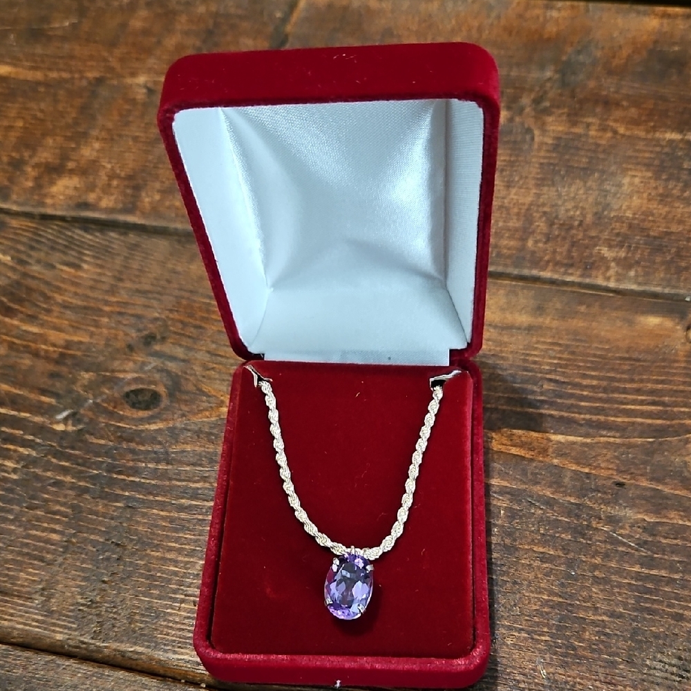 Elegant Purple Pendant Necklace